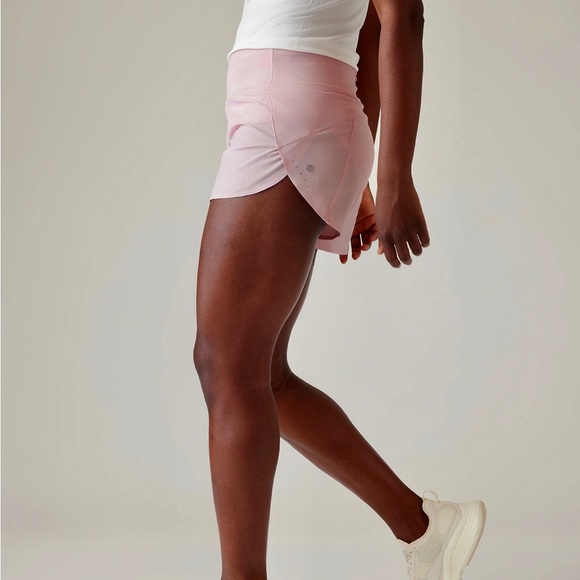 Athleta Run With It 3.5 short White - Picture 2 of 6